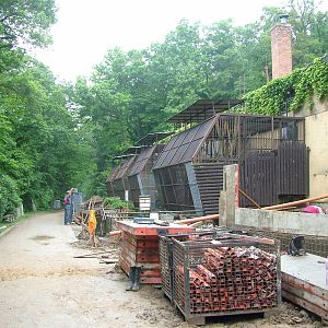 Chimp house renovation at Brno, 27/05/10