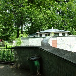 Bear exhibits at Ostrava, 29/05/10