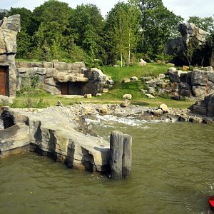 Big polarbear enclosure at Hannovers Yukon Bay.
