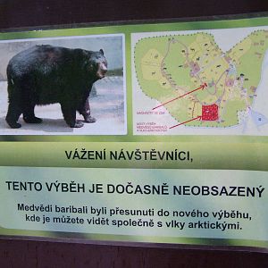 Sign on former bear exhibit at Olomouc 30/05/09