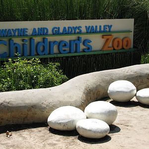 Childrens Zoo - Sign