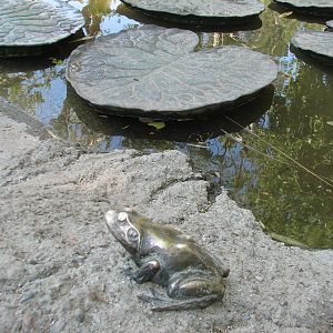 Childrens Zoo - Frog Sculpture