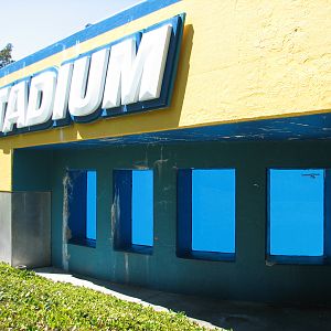 Shouka Stadium - Holding Pool Underwater Viewing Area
