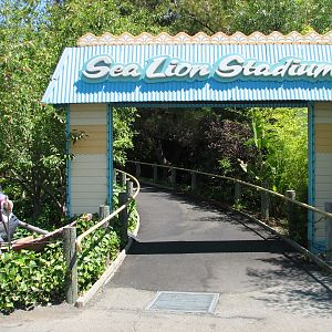 Odies Sea Lion Stadium - Entry