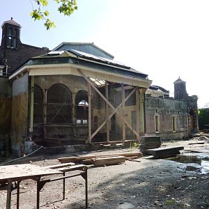 Monumental Primate House Artis August 2010