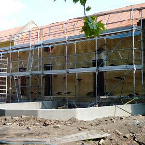 Monumental Bird House Artis August 2010