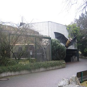 Entrance to the Grizmekhouse