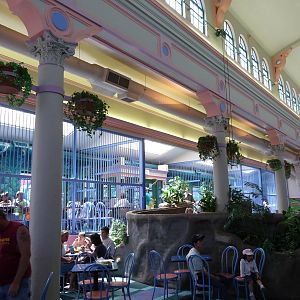 Toledo Zoo - Renovated cages = cafe!!