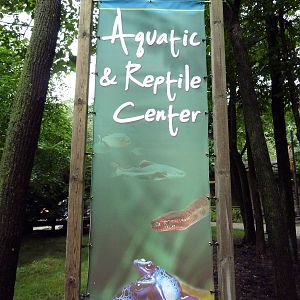 Aquatic + Reptile Center - Sign