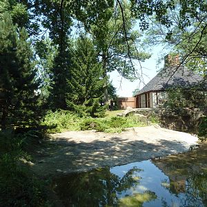 Northern Trek - Tufted Deer/Red Crowned Crane Exhibit