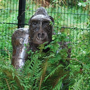 GORILLA STATUE