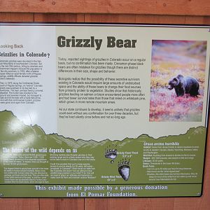Cheyenne Mountain Zoo 2010 - Informative Grizzly Bear exhibit label