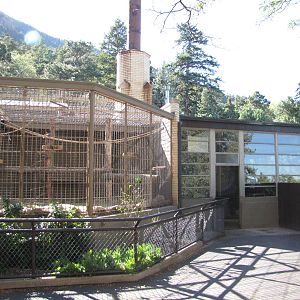 Cheyenne Mountain Zoo 2010 - Cages outside the old Monkey Pavilion
