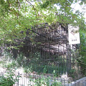Baltimore Zoo - Old cage by the zoo exit