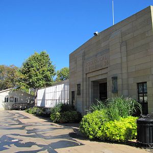 Como Zoo 2010 - Building and cages from 1936