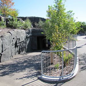 Como Zoo 2010 - Entrance to the underwater viewing building next to the sec
