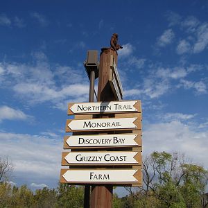 Minnesota Zoo 2010 - Signpost example