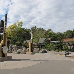 Minnesota Zoo 2010 - Square in front of Grizzly Coast