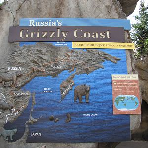 Minnesota Zoo 2010 - Sign at the entrance of Grizzly Coast