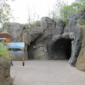 Minnesota Zoo 2010 - Entrance of Alaskan Brown Bear exhibit visitor area