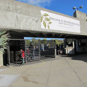 Minnesota Zoo 2010 - Front entrance