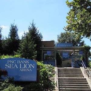 Saint Louis Zoo 2010 - Sea Lion Show entrance