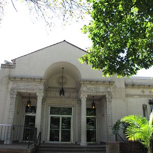 Saint Louis Zoo 2010 - Front of Historic Primate House