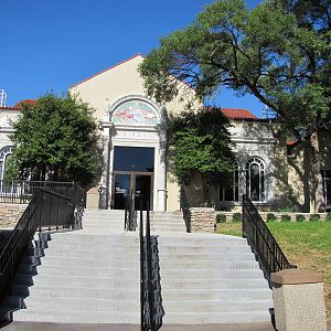 Saint Louis Zoo 2010 - Front of Historic Bird House