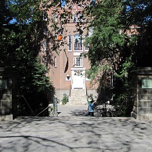 Central Park Zoo 2010 - Entrance to the Zoo from Fifth Avenue