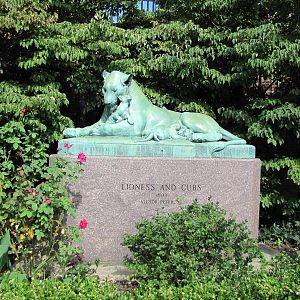 Prospect Park Zoo 2010 - Lioness Statue in Center Court