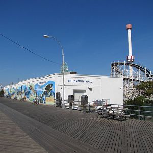 New York Aquarium 2010 - View towards the Education Hall on Coney Island bo