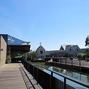 New York Aquarium 2010 - Alien Stingers building and view towards Restauran