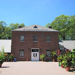 Staten Island Zoo 2010 - Front view of Aquarium building