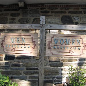 Philadelphia Zoo 2010 - Building and signage in style