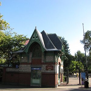 Philadelphia Zoo 2010 - Left part of the main gate from the street