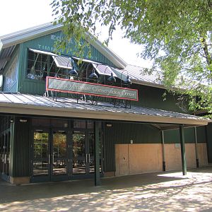 Philadelphia Zoo 2010 - Primate building in PECO Primate Reserve