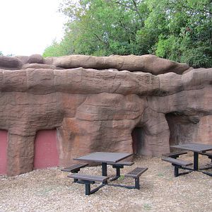 Oklahoma City Zoo 2010 - Former bear grotto and now picnic corner