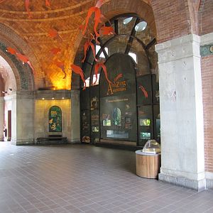 Bronx Zoo 2010 - General view in Zoo Center on historic Astor Court