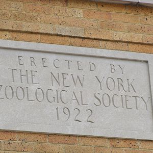 Bronx Zoo 2010 - Building sign on historic Astor Court