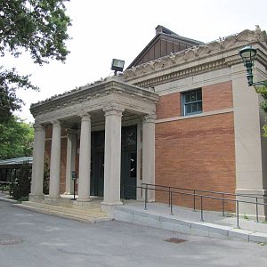 Bronx Zoo 2010 - Second entrance of former Bird House on historic Astor Cou