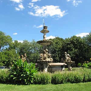 Bronx Zoo 2010 - Fountain by Fordham Parking on historic Astor Court