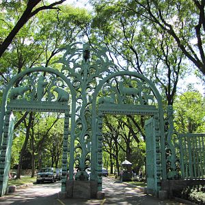Bronx Zoo 2010 - Fordham Road Gate