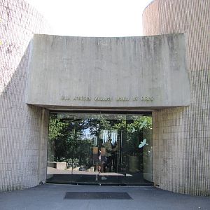 Bronx Zoo 2010 - Front of World of Birds