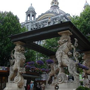 Entrance inside, Lion-Sculpture