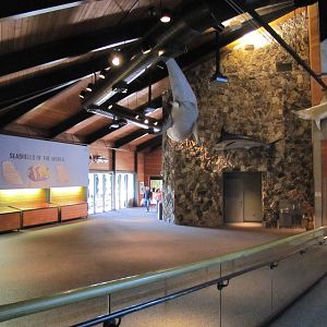 Henry Doorly Zoo 2010 - View towards entrance in Kingdoms of the Seas Aquar