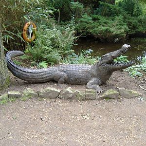 Statue at Linton Zoo, 11 September 2010