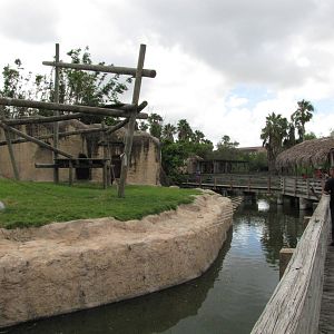 Gladys Porter Zoo 2010 - Right side of the Orangutan exhibit