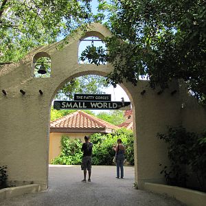 Gladys Porter Zoo 2010 - Entrance to Small World