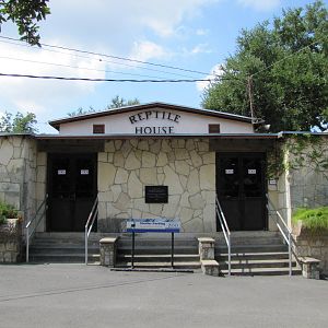San Antonio Zoo 2010 - Front of the Reptile House