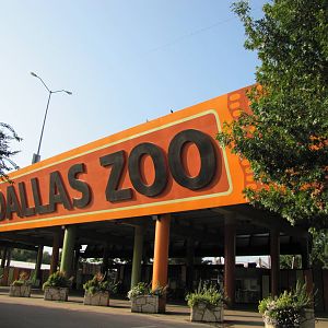 Dallas Zoo 2010 - Main entrance